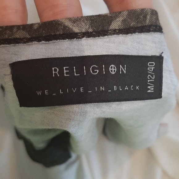 Black  skull design  halter top  w. sequins straps - Picture 5 of 5